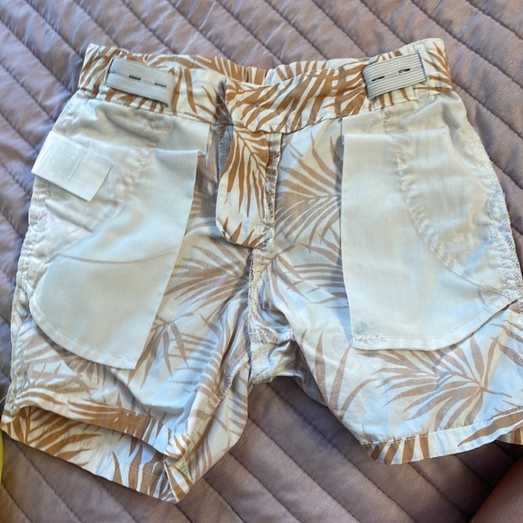 Janie and Jack 3T shorts with a orange palm tree leaf desighn - Picture 4 of 7